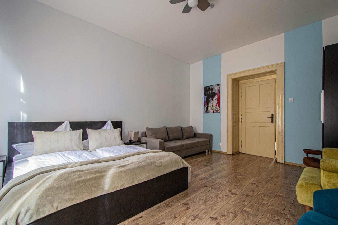 For Celebrations Spacious 3Bdr Apartment With Balcony Praga Exterior foto